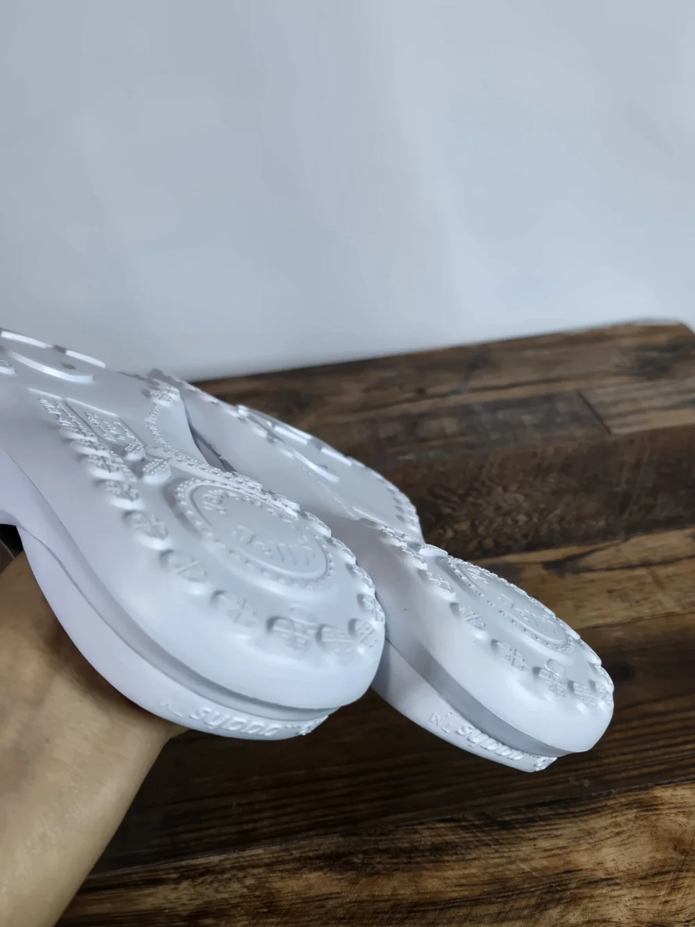 White Men's Comfort Flip Flop Sandals Size 7